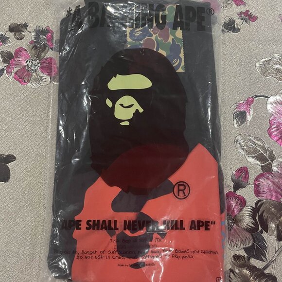 Bape T-Shirt Black and Red - Picture 2 of 2